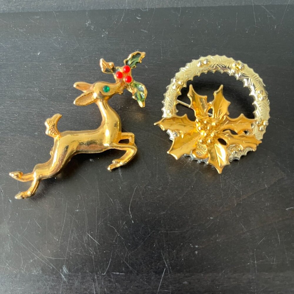 (2) Vintage Christmas Brooch Pins // Reindeer Holly Wreath Poinsettia